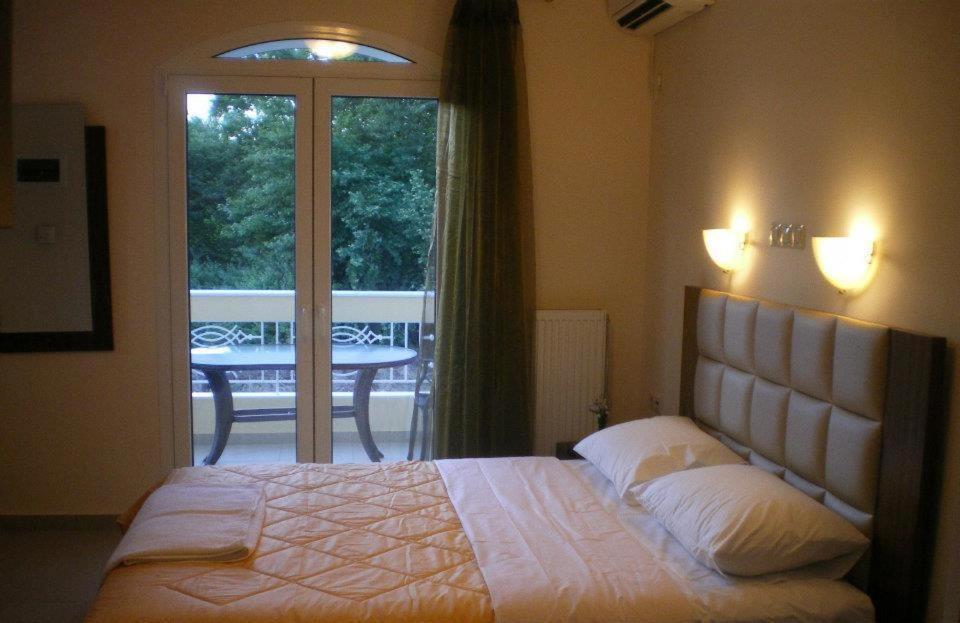 Royal'S Studios Loutra Edipsou  Chambre photo